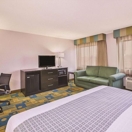 La Quinta Inn by Wyndham Toledo Perrysburg Bagian luar foto