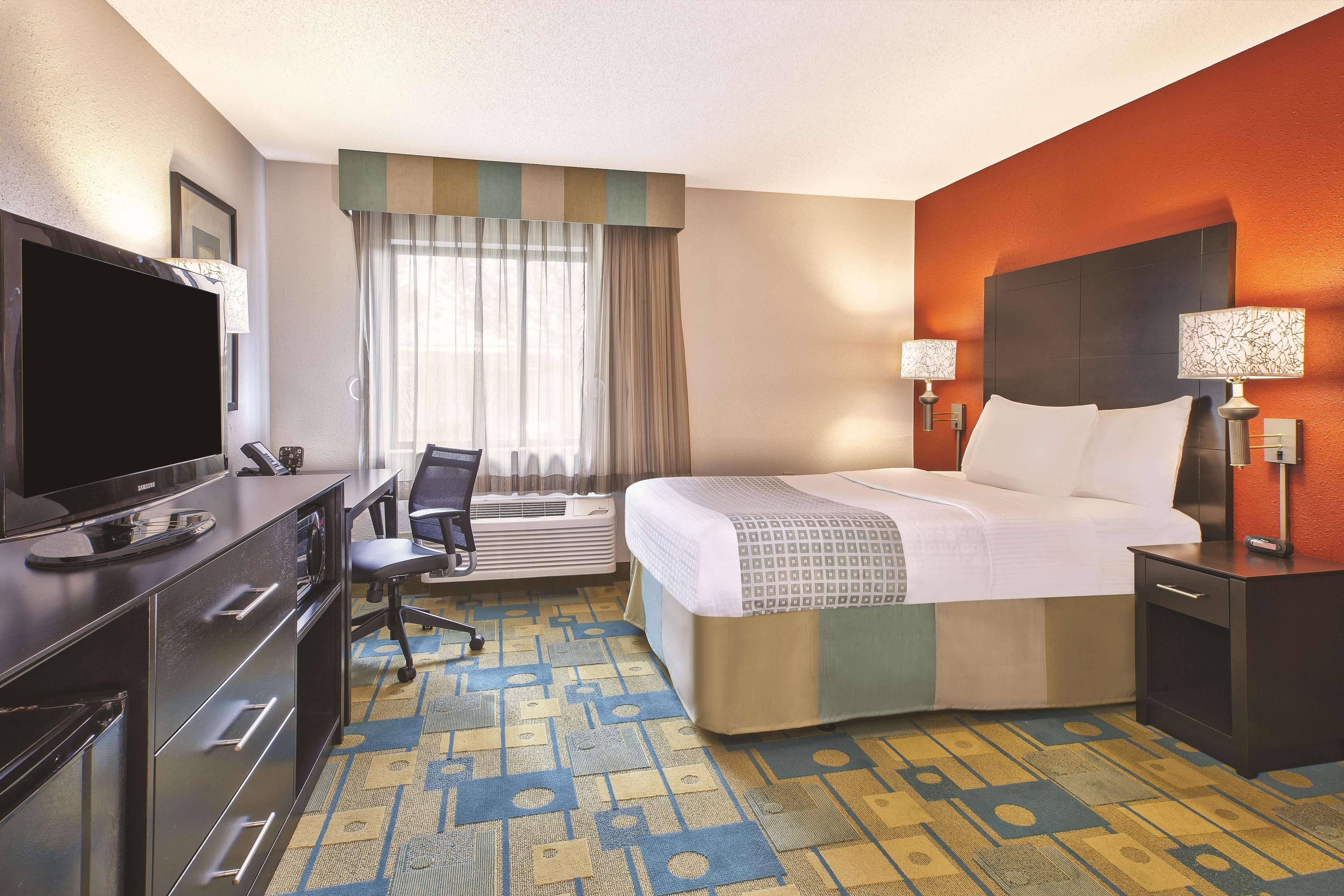 La Quinta Inn by Wyndham Toledo Perrysburg Bagian luar foto