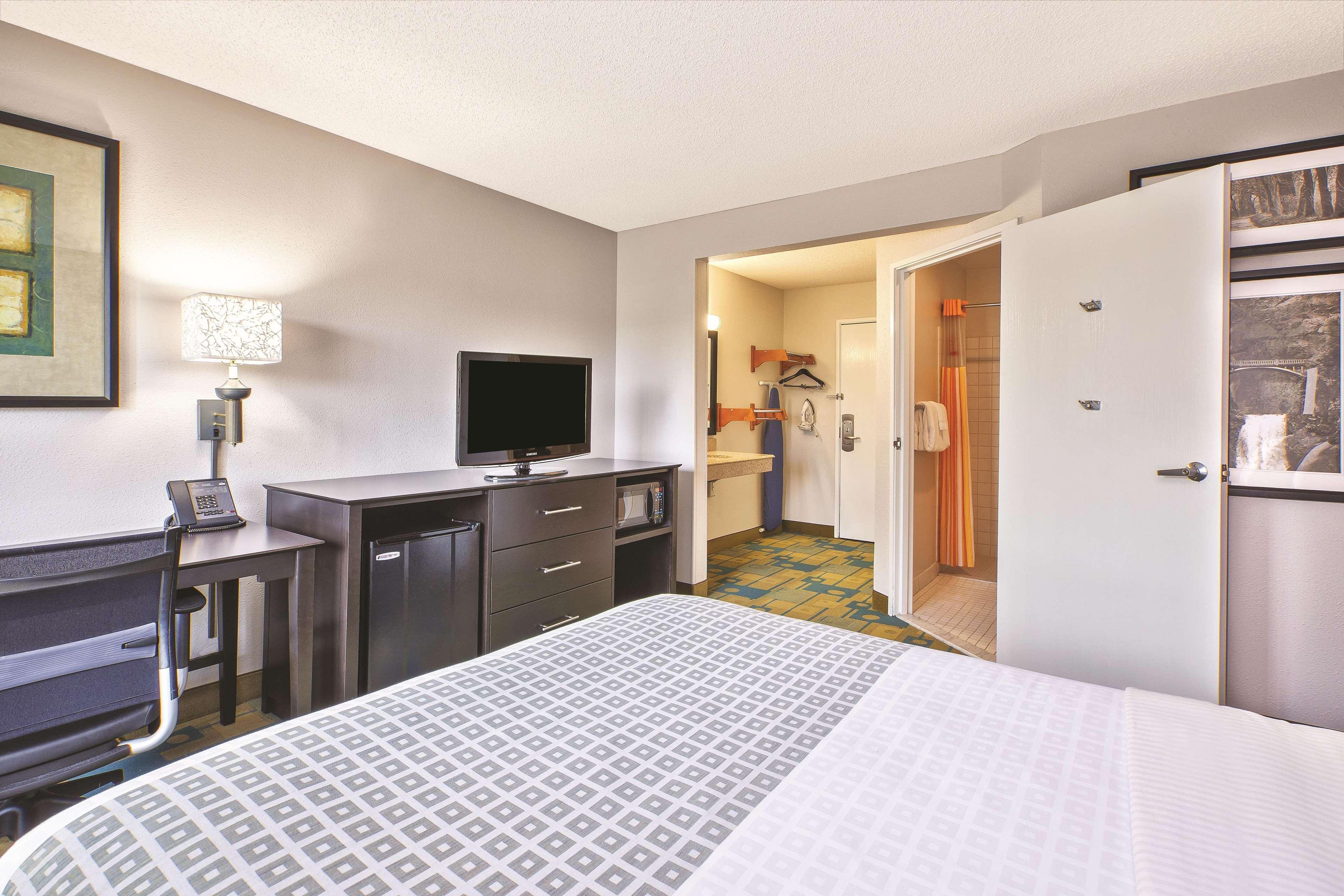 La Quinta Inn by Wyndham Toledo Perrysburg Bagian luar foto