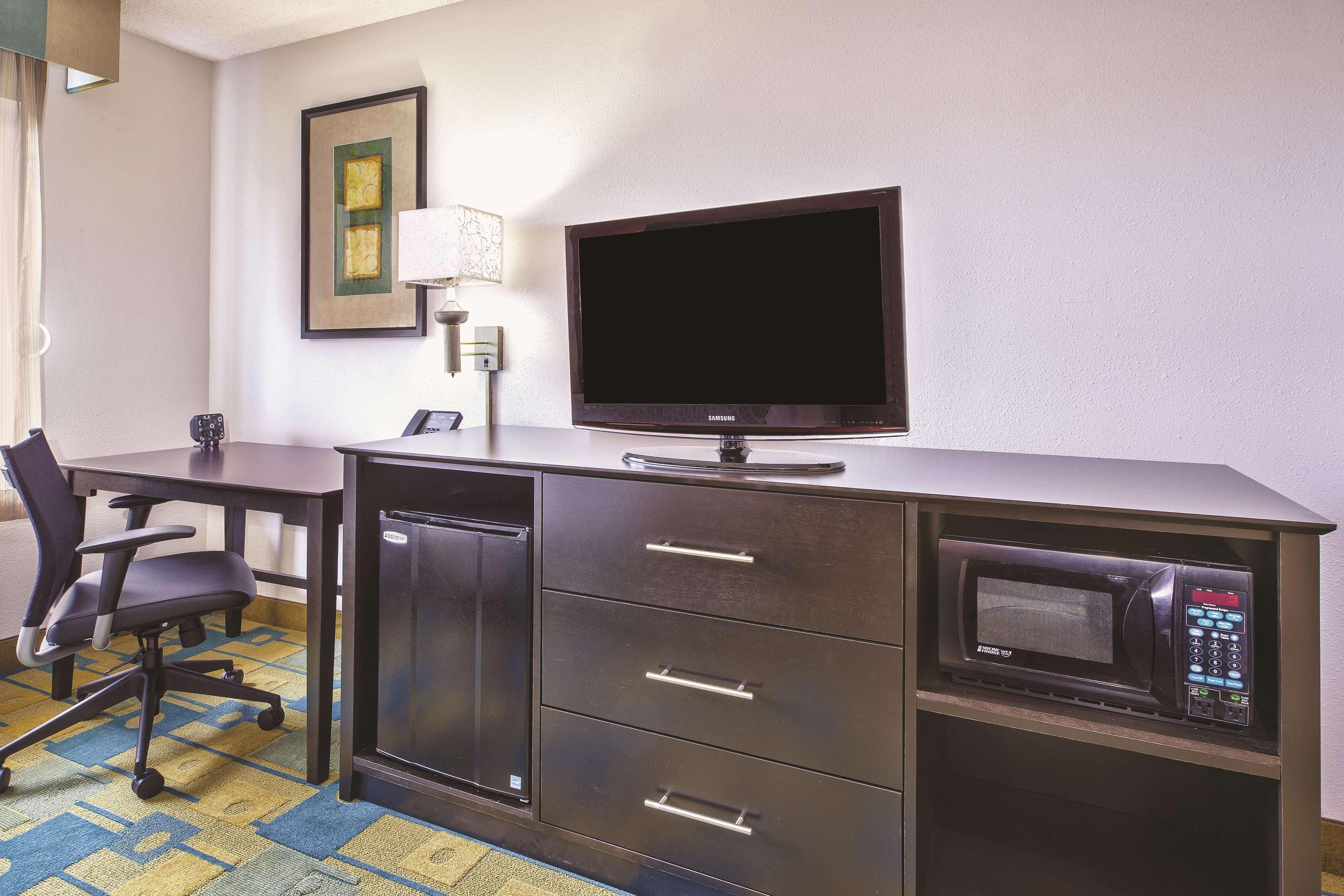 La Quinta Inn by Wyndham Toledo Perrysburg Bagian luar foto