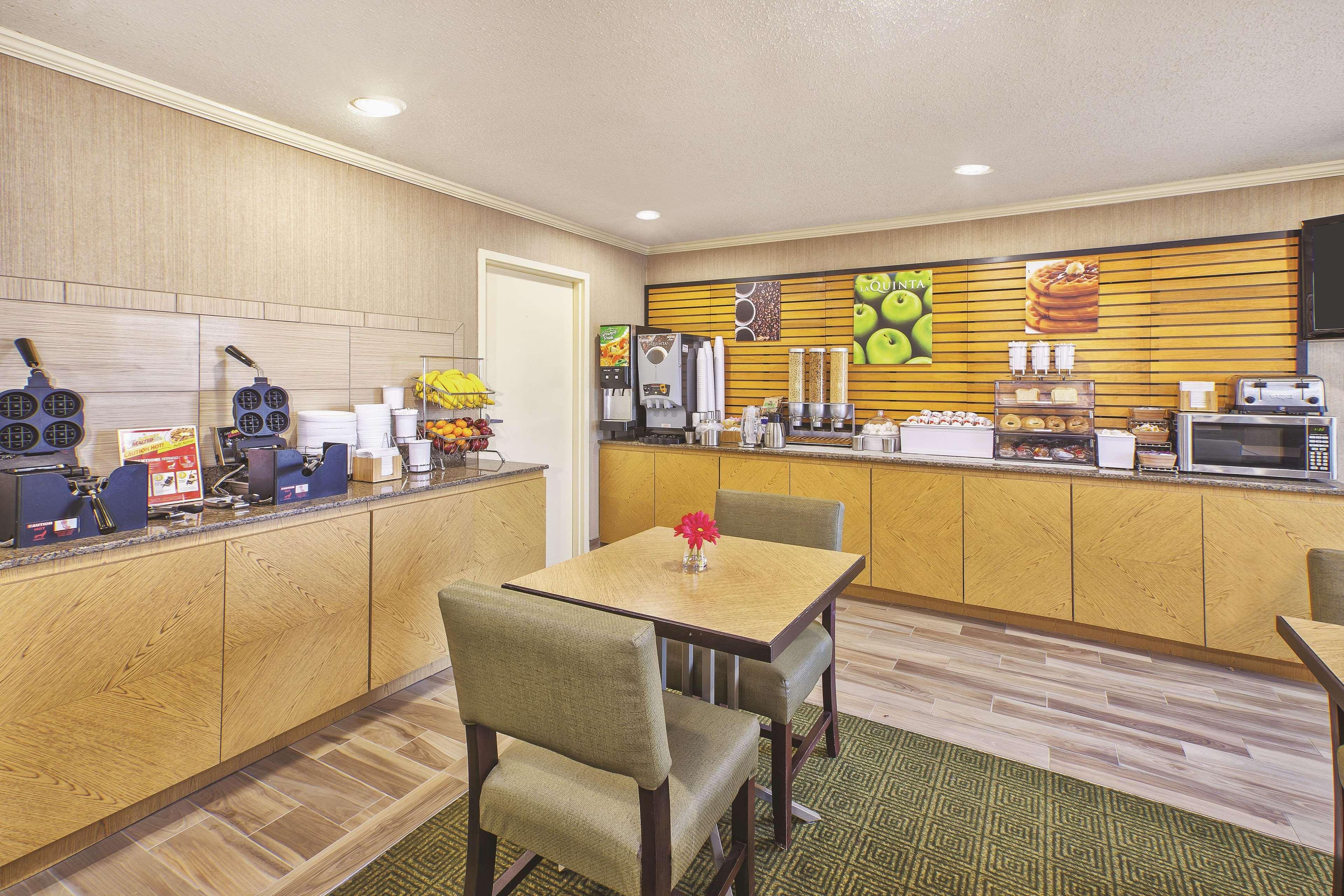 La Quinta Inn by Wyndham Toledo Perrysburg Bagian luar foto